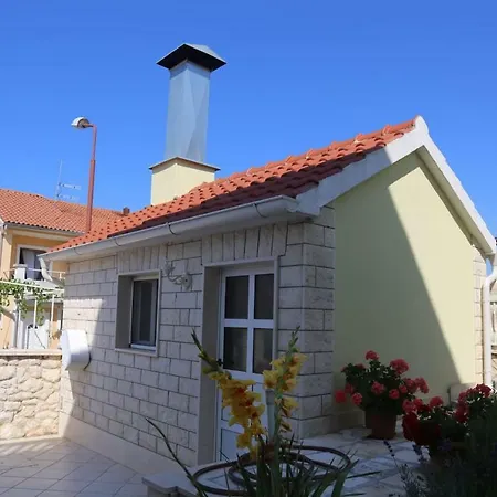 Anita Brodarica (Sibenik-Knin)