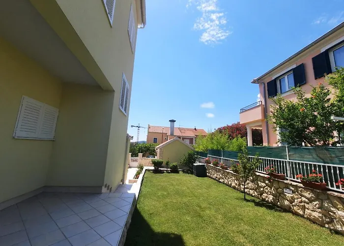 Anita * Brodarica (Sibenik-Knin)